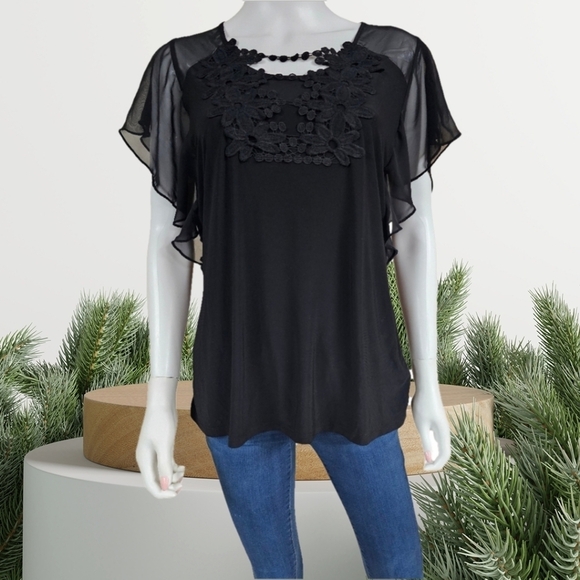 Emma & Olive Short Sleeve Floral Lace Neckline Blouse Size L - Picture 2 of 11